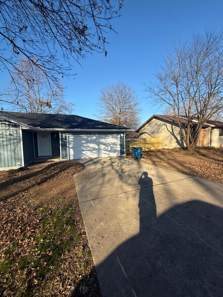 Building Photo - 4351 W Weaver Rd