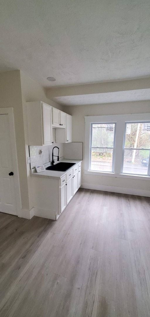Building Photo - Charming 3-Bedroom Property in Prime Location