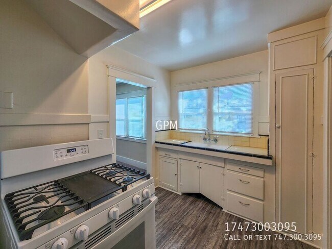 Building Photo - 383 N Wilson Ave