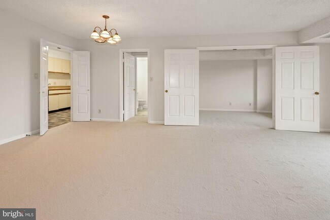 Building Photo - 3800 Powell Ln