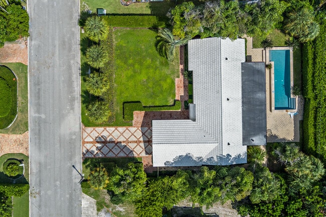 Building Photo - 210 Ellamar Rd