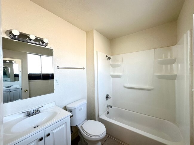 Building Photo - CHARLESTON HEIGHTS