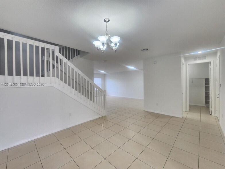 Building Photo - 641 NE 191st Ter