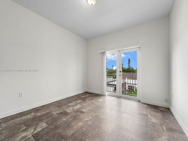 Building Photo - 1514 NW 5th Ave