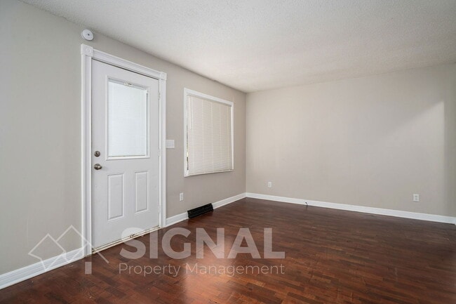 Building Photo - 912 2nd Ave