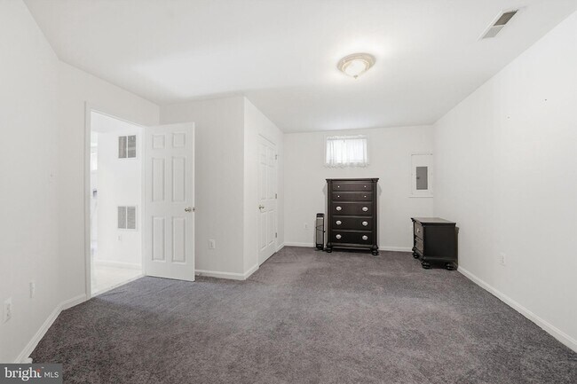 Building Photo - 6355 Willowfield Way