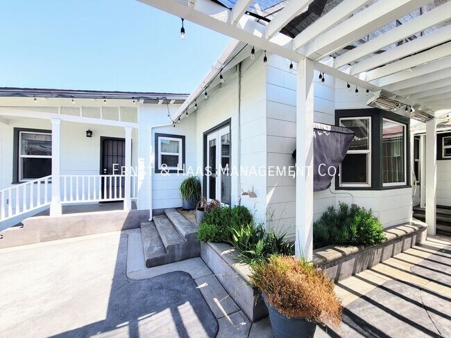 Building Photo - Historic 5-Bedroom, 4-Bath Home with Moder...