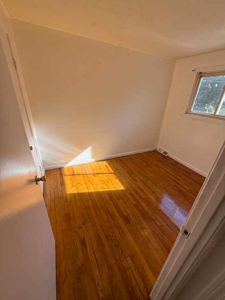 Building Photo - 161 Martin St