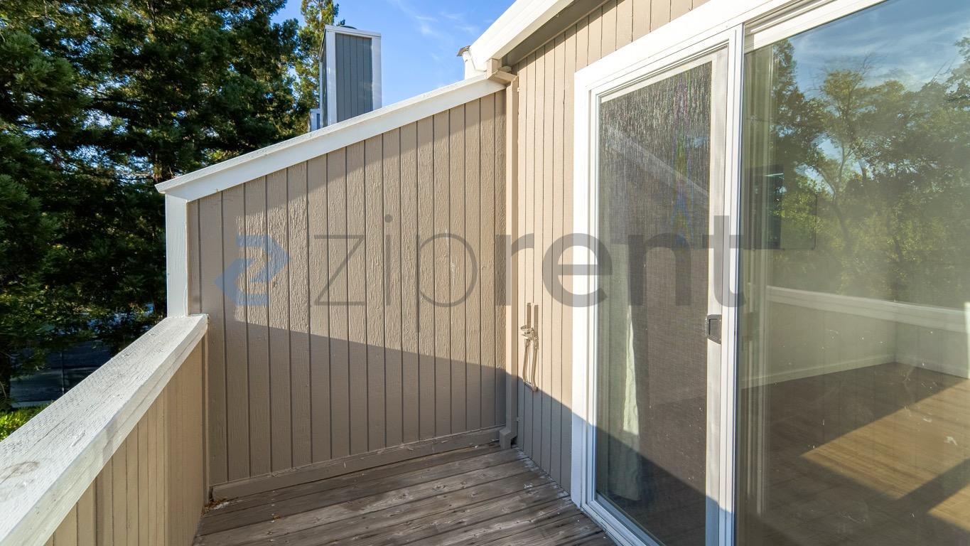 Building Photo - Unit