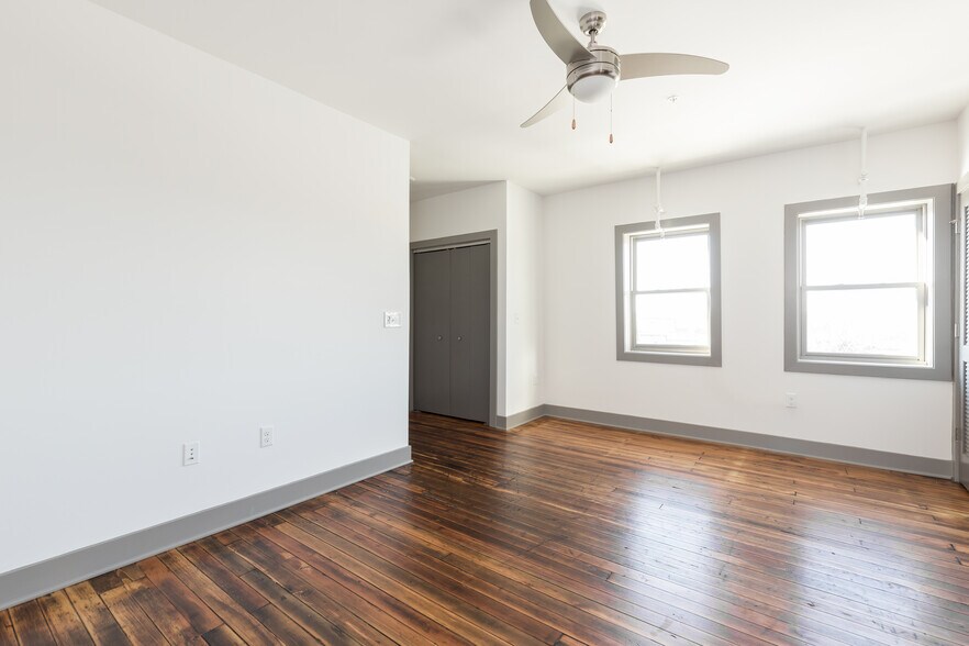 Building Photo - 1209 Hull St