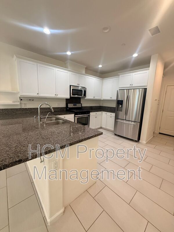 Building Photo - 412 El Paseo
