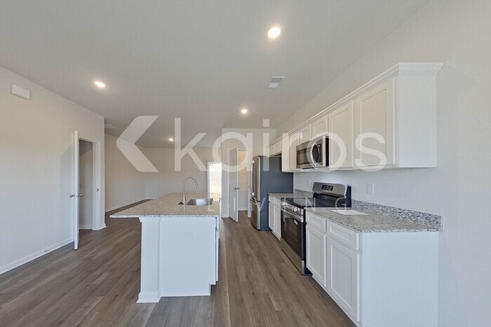 Building Photo - 2233 Banyon Cir