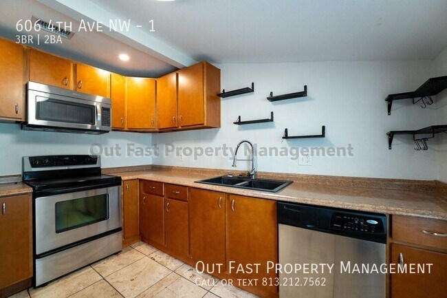 Building Photo - 606 4th Ave NW