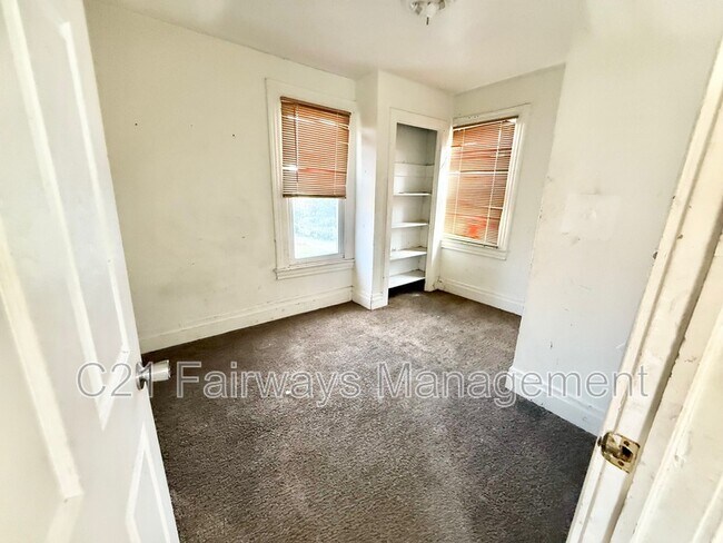 Building Photo - 726 Waddell Ave
