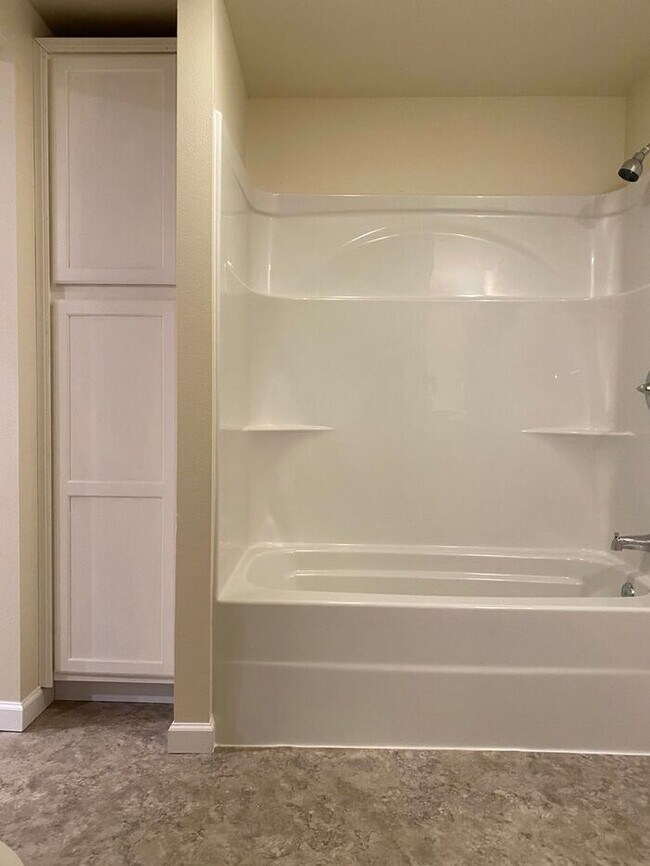 Building Photo - Charming One Bedroom, One Bath Unit in Tacoma!!