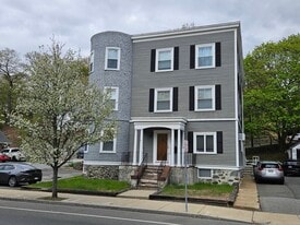Building Photo - 977 Main St