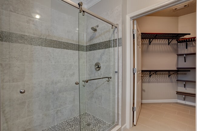 Main bathroom extra wide walk in shower - 1850 Cotillion Dr