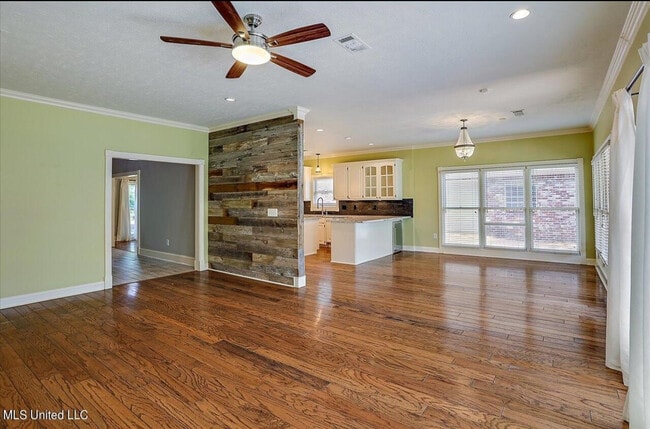 Building Photo - 132 Pine Ridge Cir