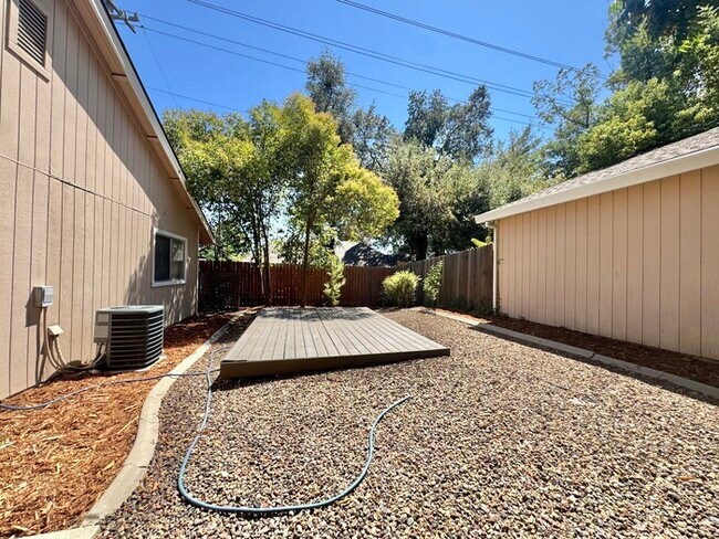 Building Photo - Three Bedroom, Two Bath Home in Citrus Hei...
