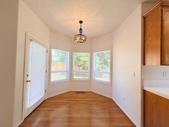 Building Photo - 16775 SW Springwater Ln