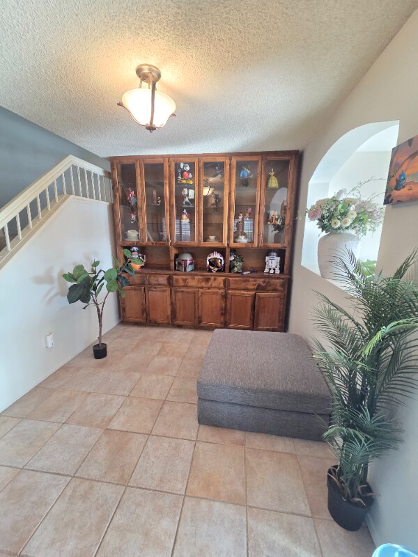 Building Photo - 740 Edgewater Dr