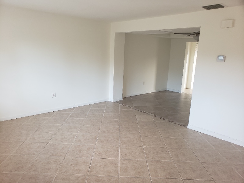 Building Photo - 4915 Catalina Dr