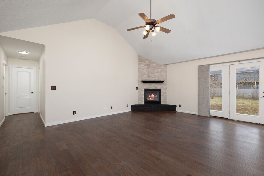 Building Photo - 647 S Meteor Ave