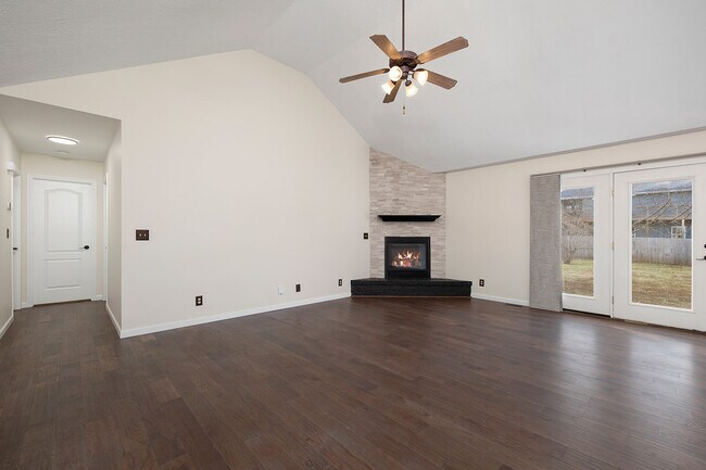 Building Photo - 647 S Meteor Ave