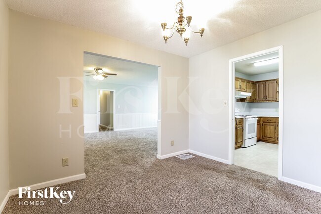 Building Photo - 2770 Quillians Dr