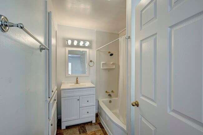 Building Photo - 447 W 22nd St