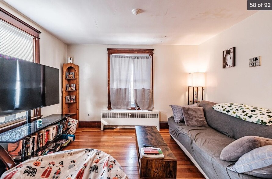 Living room - 163 Bridge St