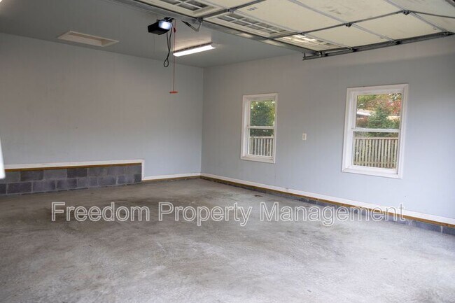 Building Photo - 5914 Ridge View Dr