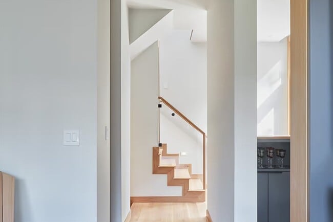 Building Photo - 76 Holworthy St