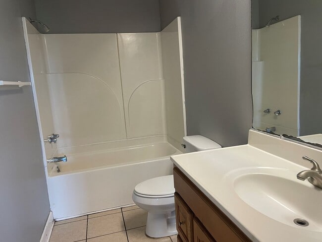 Building Photo - 3 BD 2 BA BRICK HOUSE!
