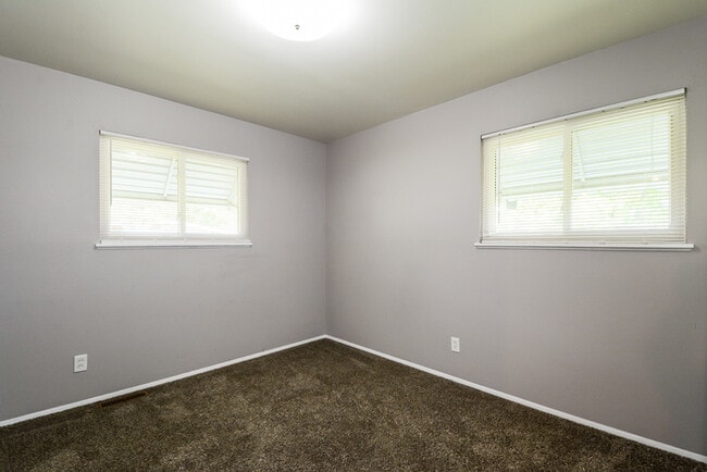 Building Photo - 455 Moule Dr