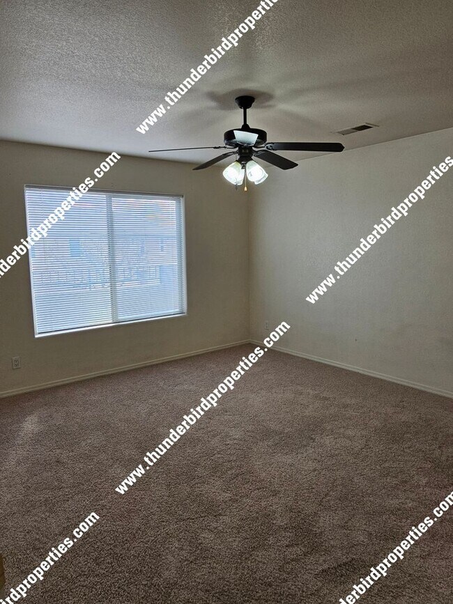 Building Photo - Move in special $500 off first month's ren...
