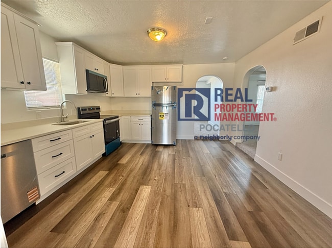 Building Photo - 3 Bed 2 Bath house - Dog friendly