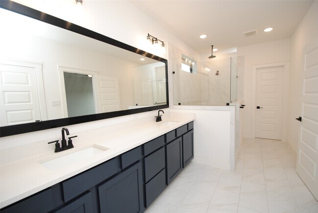 Building Photo - 18643 Parkland Row Dr