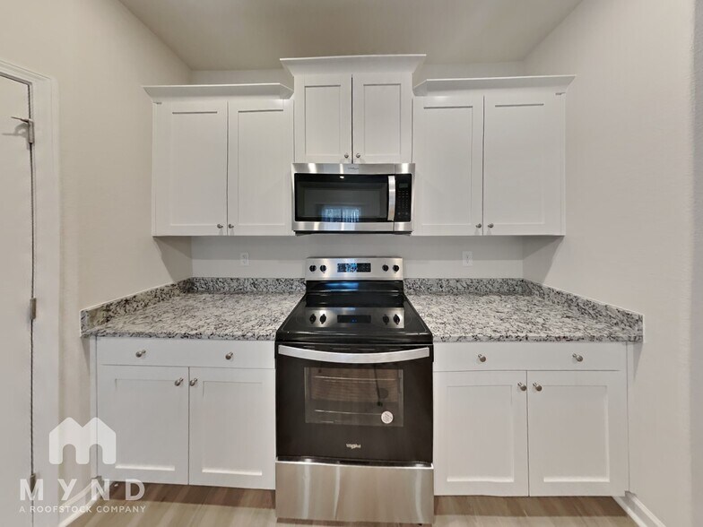 Building Photo - 104 Everglade Wy