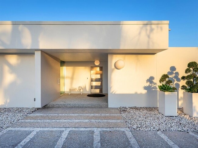 Building Photo - 7647 Sanderling Rd