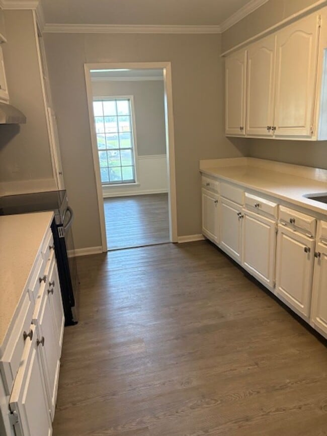 Building Photo - Renovated 4 Bedroom 2 Bath Home for Rent!