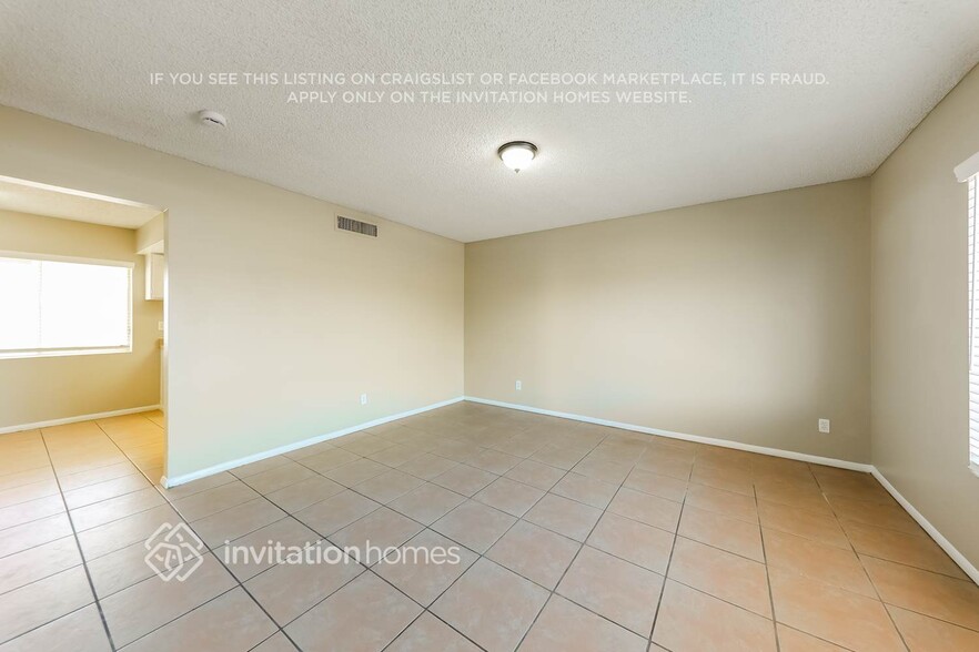 Building Photo - 4619 W Northview Ave