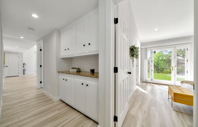 Building Photo - 5565 Ostin Ave