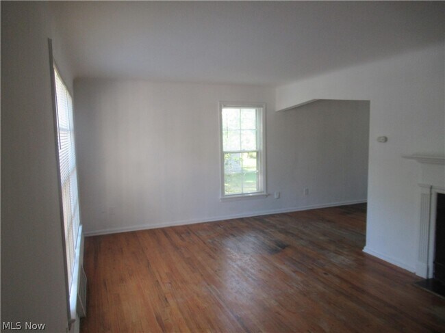 Building Photo - 5095 Edenhurst Rd