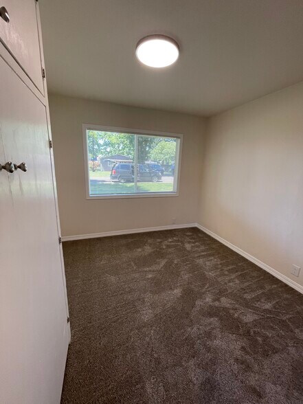 Building Photo - 6605 NE 135th Ave