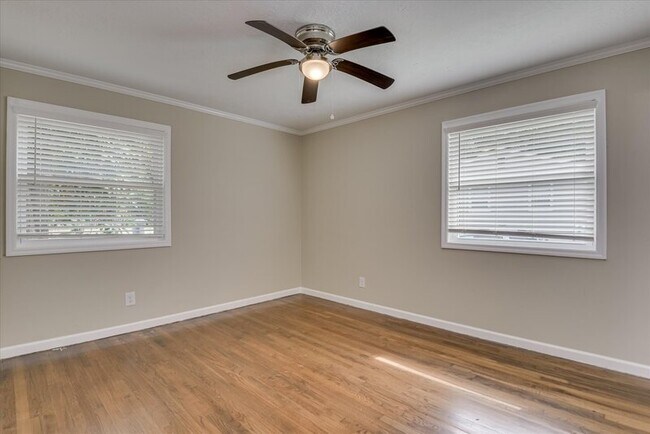 Building Photo - 3602 Kentwood Dr
