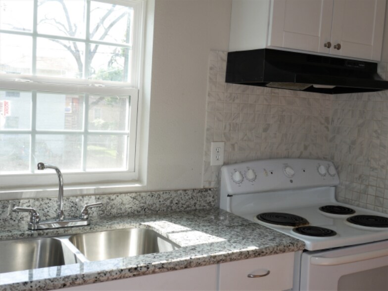 Primary Photo - 408 N 67th St