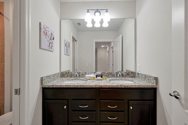 Building Photo - 7435 Oakmoss Loop