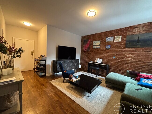 Building Photo - 15 Stearns Rd
