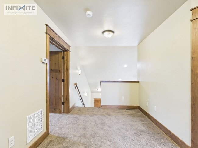 Building Photo - 4 Bedroom Home with Spacious Yard